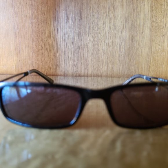 COPY - Burberry Sunglasses - Picture 6 of 9